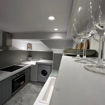 Aegean Breeze Minimal Central Apartment Naxos City